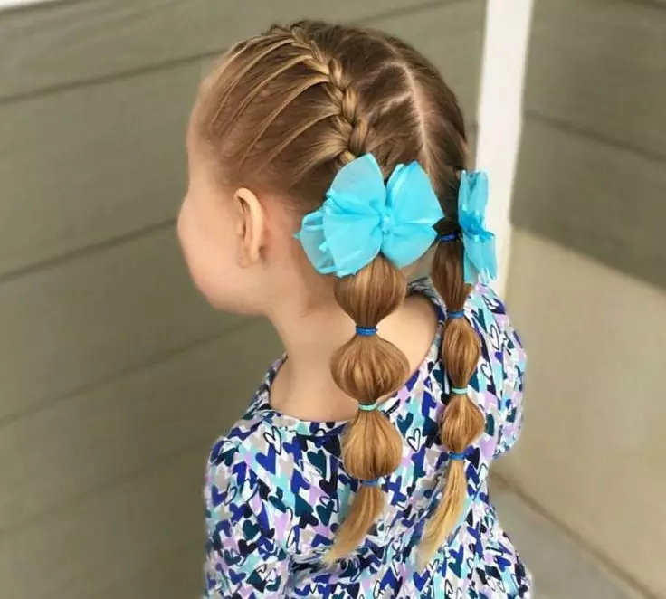 Hairstyles voor meisjes voor elke dag (74 foto's): maak een eenvoudige mooie casual kapsels van kinderen voor meisjes 6, 8 en 14 jaar in 5 minuten 16810_58