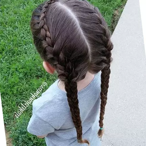 Gaya rambut modis untuk anak perempuan (65 foto): Cara membuat gaya rambut anak-anak yang paling bergaya untuk anak-anak 5, 6 dan 8 tahun? Fitur arah mode dalam gaya rambut anak-anak 16814_29