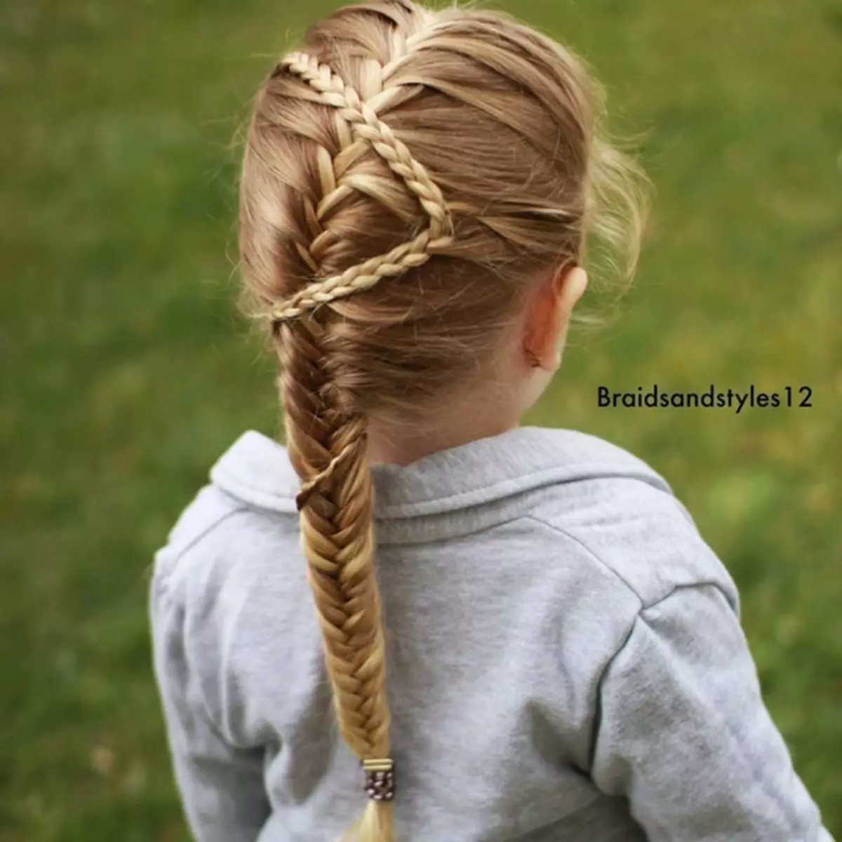 Fasjonable frisyrer for jenter (65 bilder): Hvordan lage de mest stilige barnas frisyrer for barn 5, 6 og 8 år gammel? Funksjoner av mote retning i barnas frisyrer 16814_41