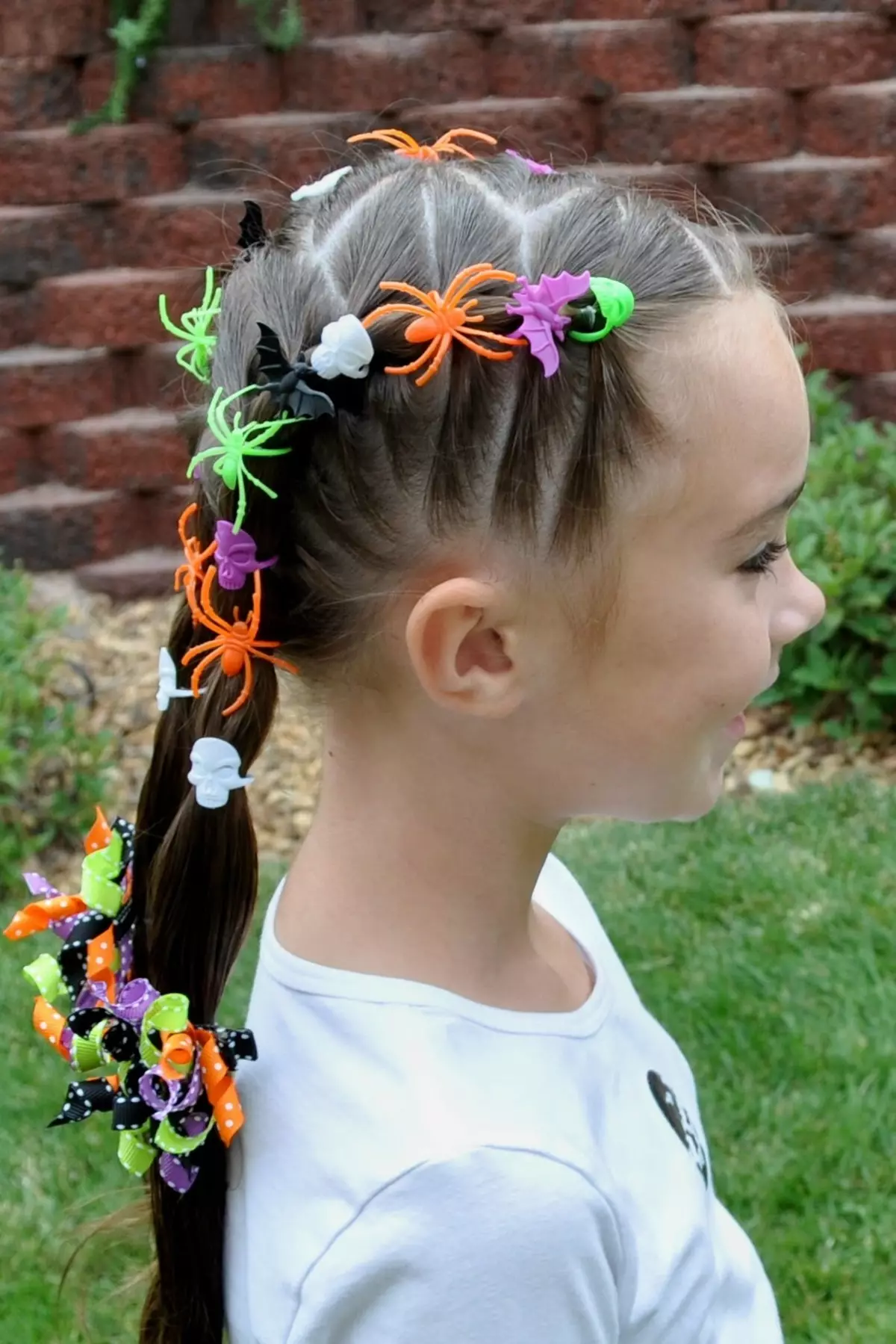 Gaya rambut bergaya untuk kanak-kanak perempuan (65 gambar): Bagaimana untuk membuat gaya rambut kanak-kanak yang paling bergaya untuk kanak-kanak 5, 6 dan 8 tahun? Ciri-ciri arah fesyen dalam gaya rambut kanak-kanak 16814_46