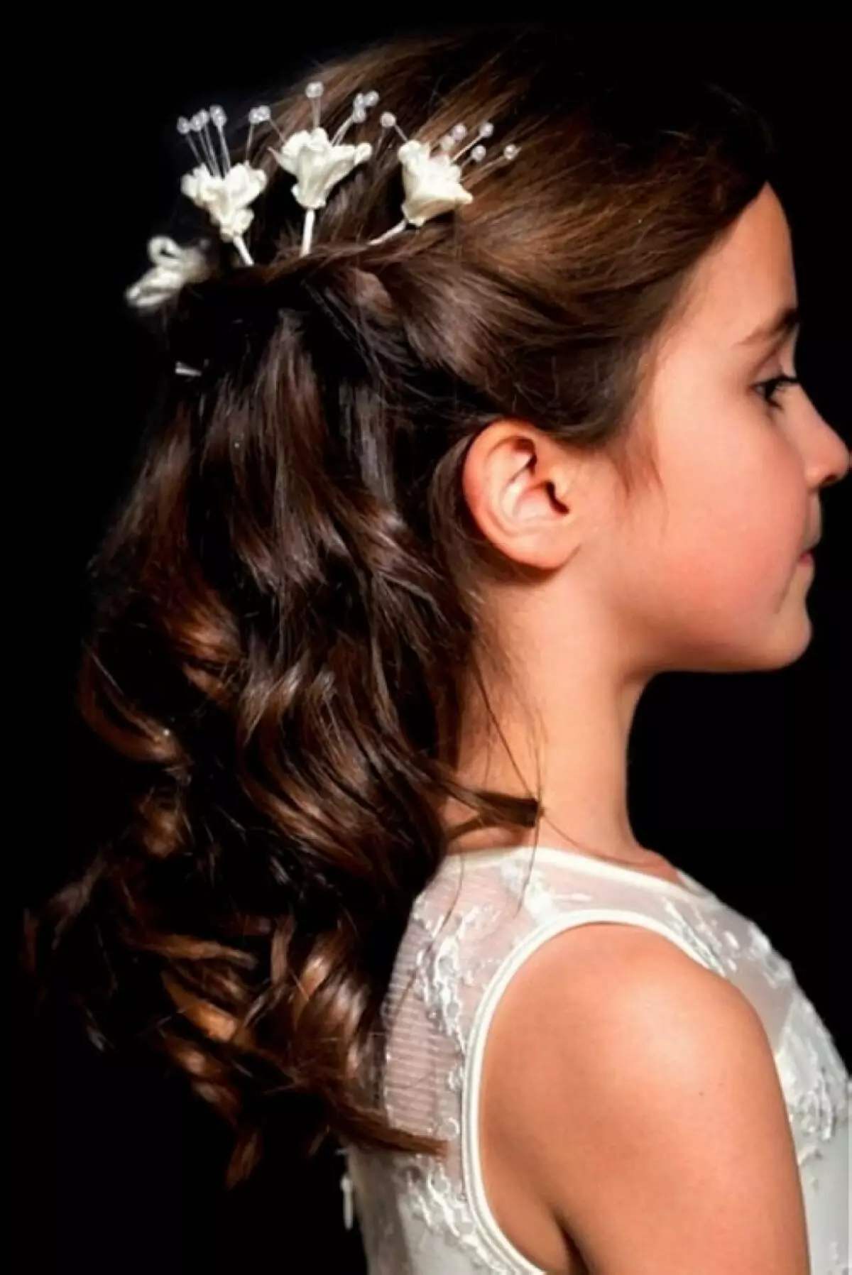 女孩的发型10岁（78张）：长，中和短发2021的美丽和轻型发型，儿童陡峭的发型才能自己做 16815_72