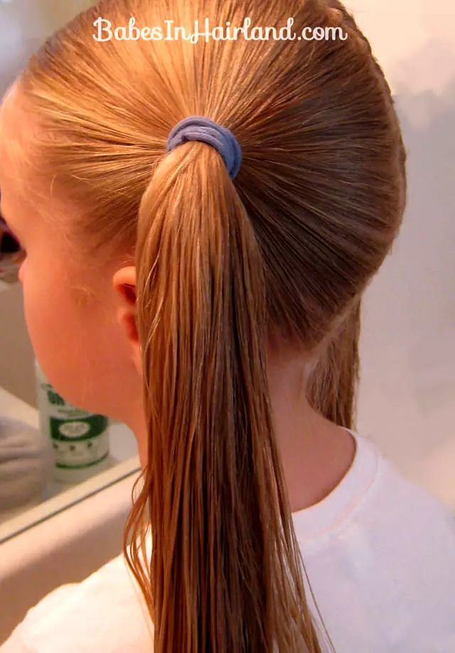 女の子のための噂を持つヘアスタイル（64写真）：小さなゴムバンドを使った子供のヘアスタイル、長く短い髪の女の子のための美しい選択肢 16816_31