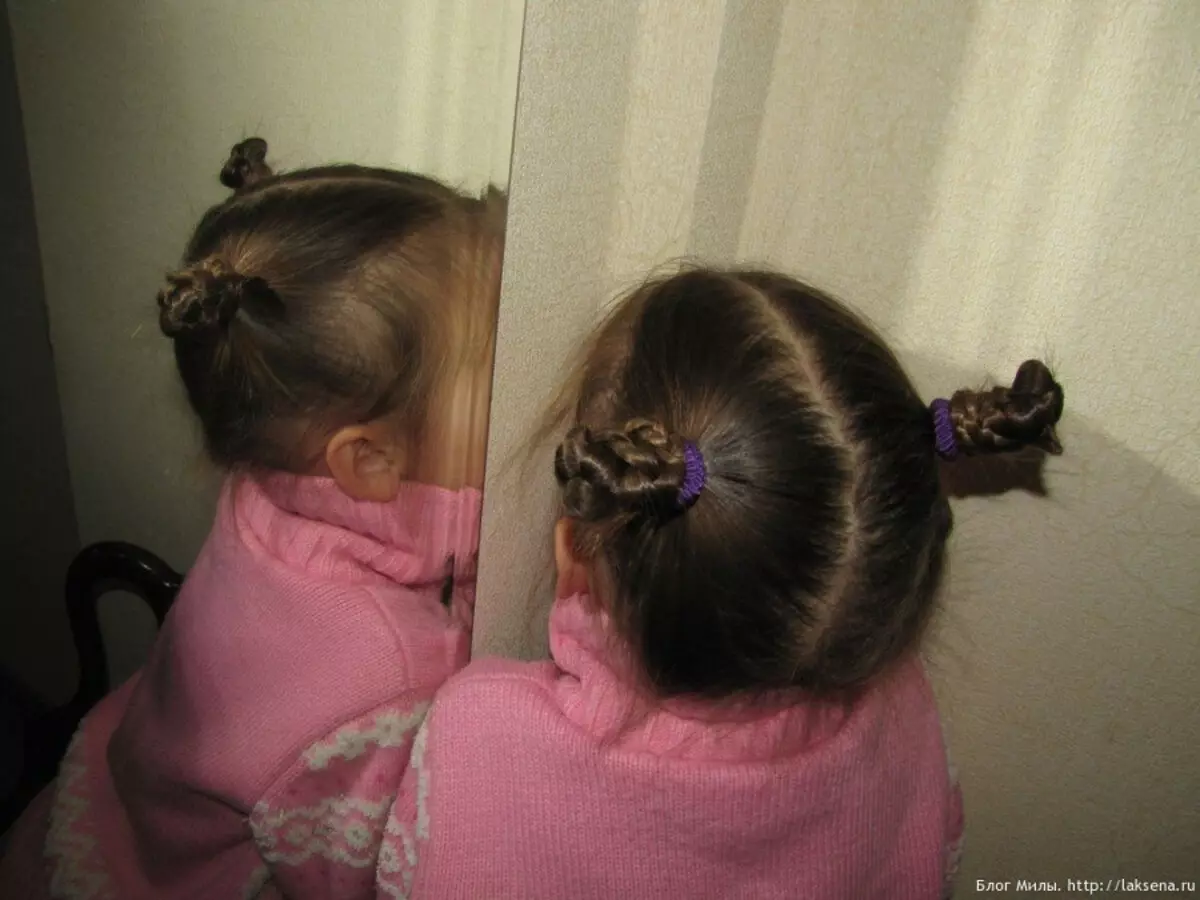 Acconciature con voci per ragazze (64 foto): acconciature per bambini con piccoli elastici, splendide opzioni per ragazze con capelli lunghi e corti 16816_46