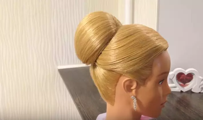 Hairstyles voor meisjes in stijlstijlen (30 foto's): Hoe maak je een kapsel van lange haarstijl naar een kind? Stap voor stap instructies 16827_11