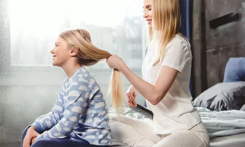 Зачіски для дівчаток в стилі стиляг (30 фото): як зробити зачіску з довгого волосся в стилі стиляг дитині? покрокові інструкції 16827_16