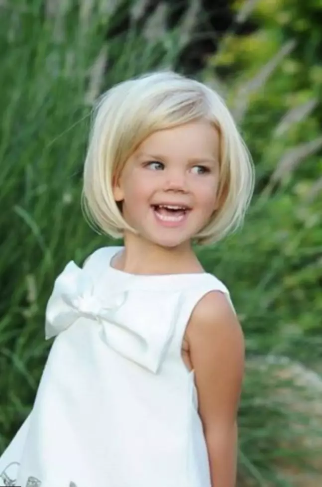 Peinados para niñas en estilos de estilo (30 fotos): ¿Cómo hacer un peinado de estilo de cabello largo a un niño? Instrucciones paso a paso 16827_25