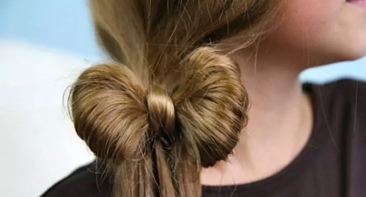 ヘアスタイル - 女の子のための弓：子供に長い髪の弓を作るためにステップバイステップの方法は？美しい子供のヘアスタイルの例 16832_40