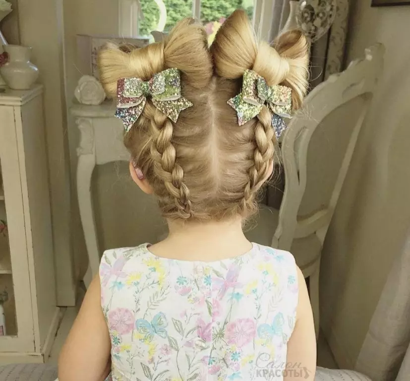 ヘアスタイル - 女の子のための弓：子供に長い髪の弓を作るためにステップバイステップの方法は？美しい子供のヘアスタイルの例 16832_6
