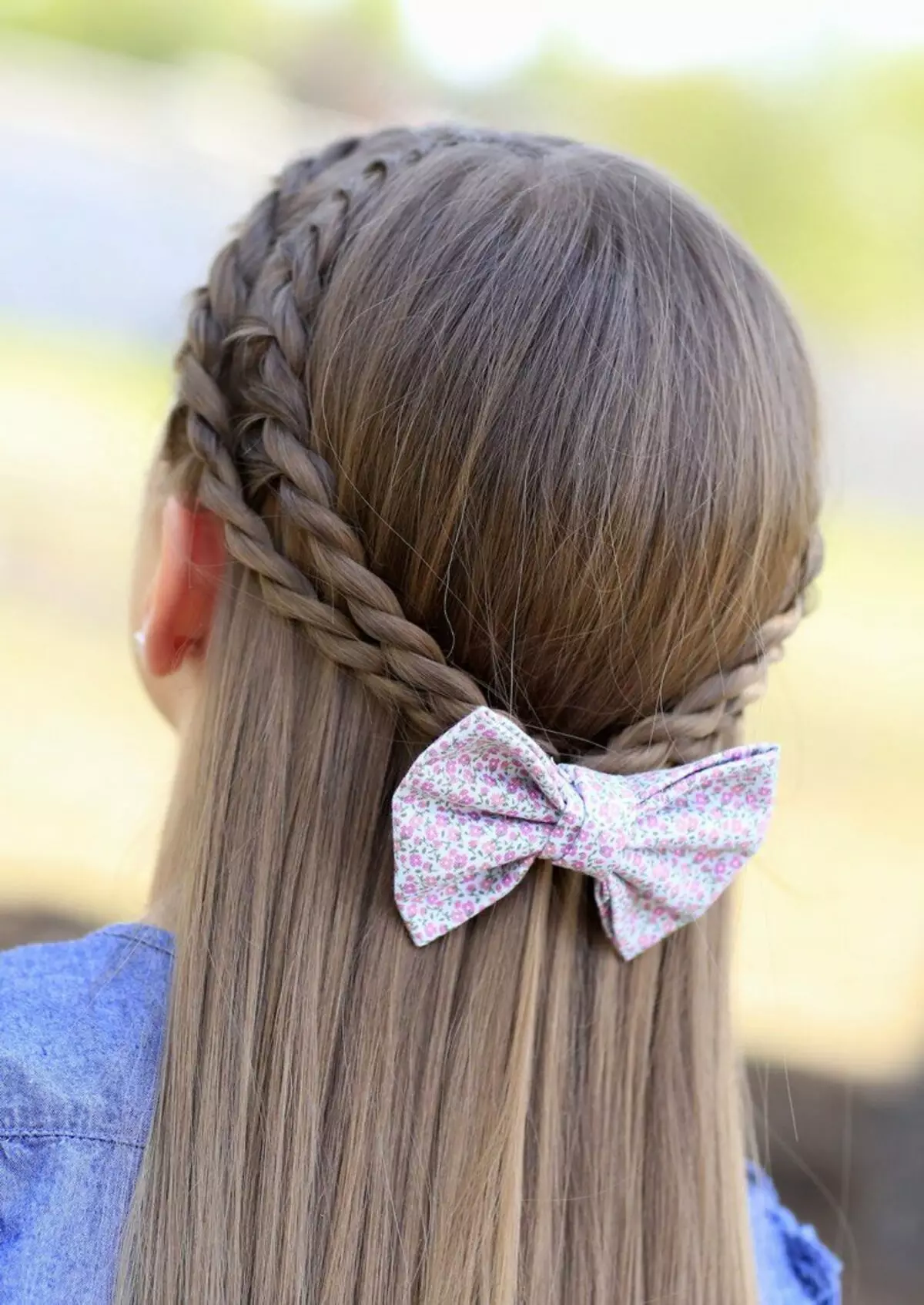 Hairstyles për vajzat me flokë të gjatë (96 foto): Si për të bërë hairstyles të bukur të fëmijëve të thjeshtë me duart e tyre në shtëpi hap pas hapi? 16833_12