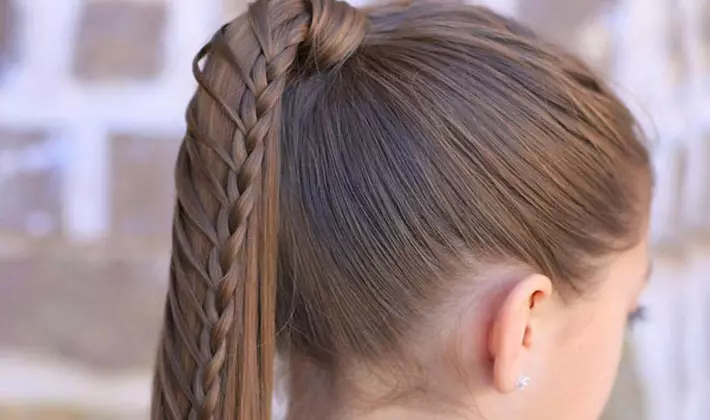 Účesy pro dívky s dlouhými vlasy (96 fotografií): Jak udělat dětské krásné jednoduché účesy s vlastními rukama doma krok za krokem? 16833_46