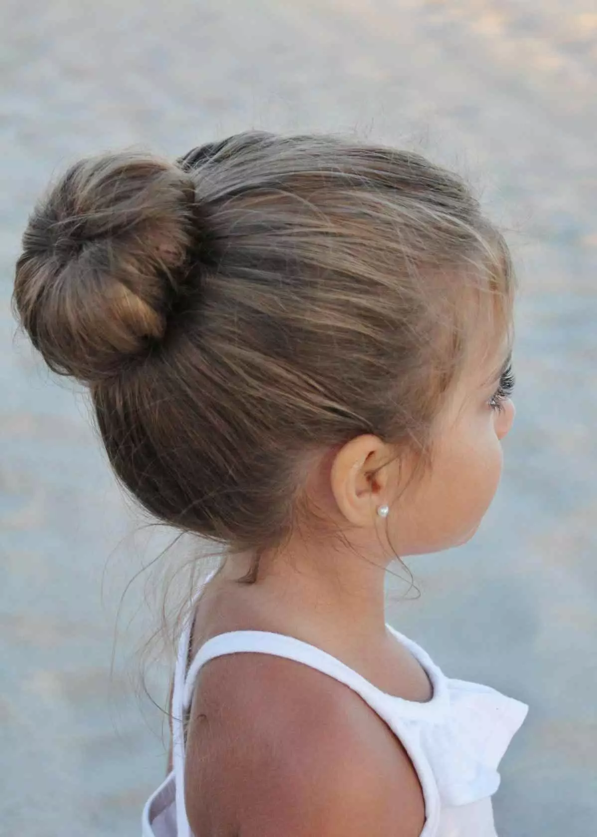 Účesy pro dívky s dlouhými vlasy (96 fotografií): Jak udělat dětské krásné jednoduché účesy s vlastními rukama doma krok za krokem? 16833_53