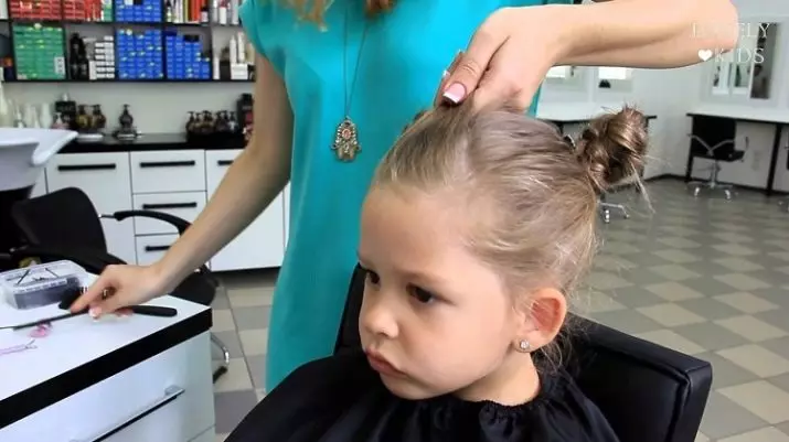 Penteados para meninas com cabelos compridos (96 fotos): Como tornar os lindos penteados simples das crianças com suas próprias mãos em casa passo a passo? 16833_76