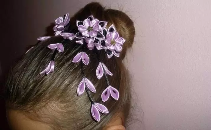 Hairstyles për vajzat me flokë të gjatë (96 foto): Si për të bërë hairstyles të bukur të fëmijëve të thjeshtë me duart e tyre në shtëpi hap pas hapi? 16833_96