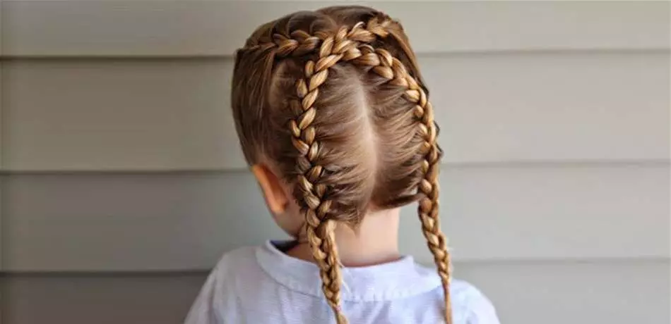 Hairstyles festive për vajzat me flokë të gjatë (55 foto): Si për të bërë hairstyles mbrëmje të fëmijëve për pushime me duart e tyre në shtëpi? 16836_28