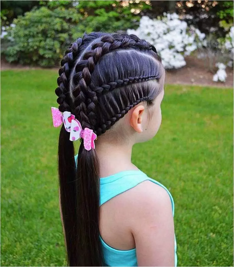 Peinados festivos para niñas con cabello largo (55 fotos): ¿Cómo hacer que los peluqueros de la noche de los niños para las vacaciones con sus propias manos en casa? 16836_9