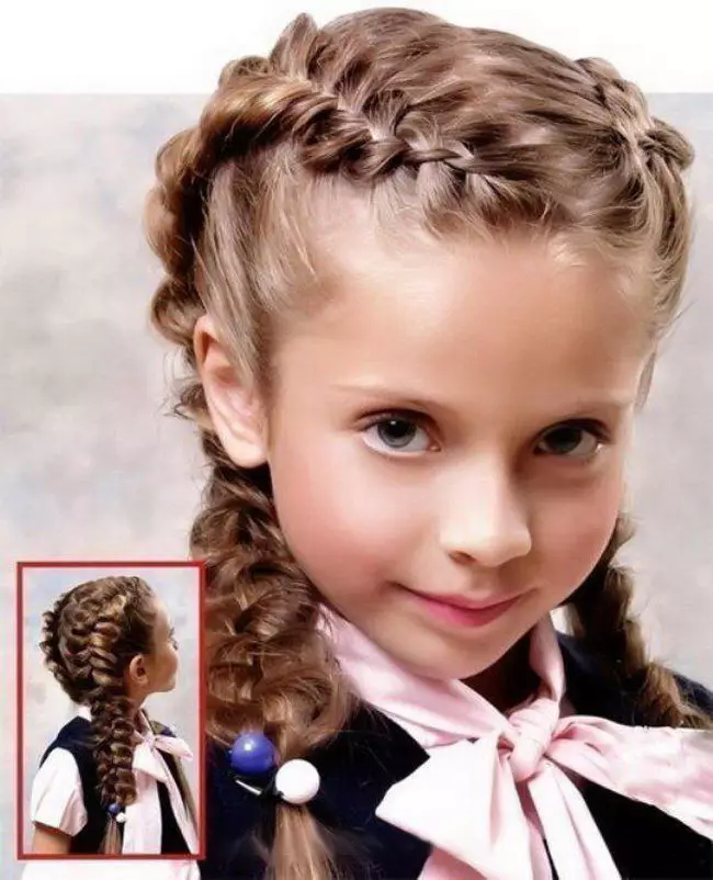 Coiffures pour filles à la maternelle pour chaque jour (92 photos): options simples et rapides pour la conception de coiffures quotidiennes à la maternelle. Comment marcher à pas pour faire de beaux coiffures d'enfants? 16841_82