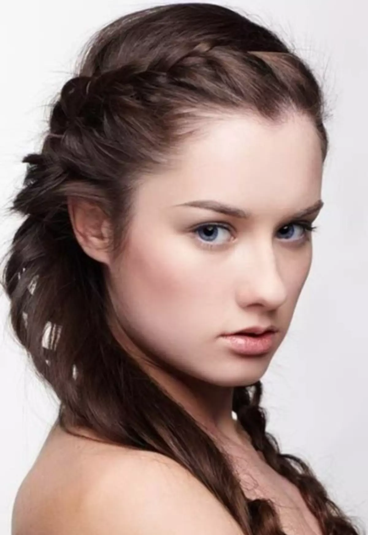 十几岁的女孩的发型（69张）：时尚发型，宽松的头发，长发和发型的选择，为女孩12，14和15年的选择美丽而酷的发型 16842_32
