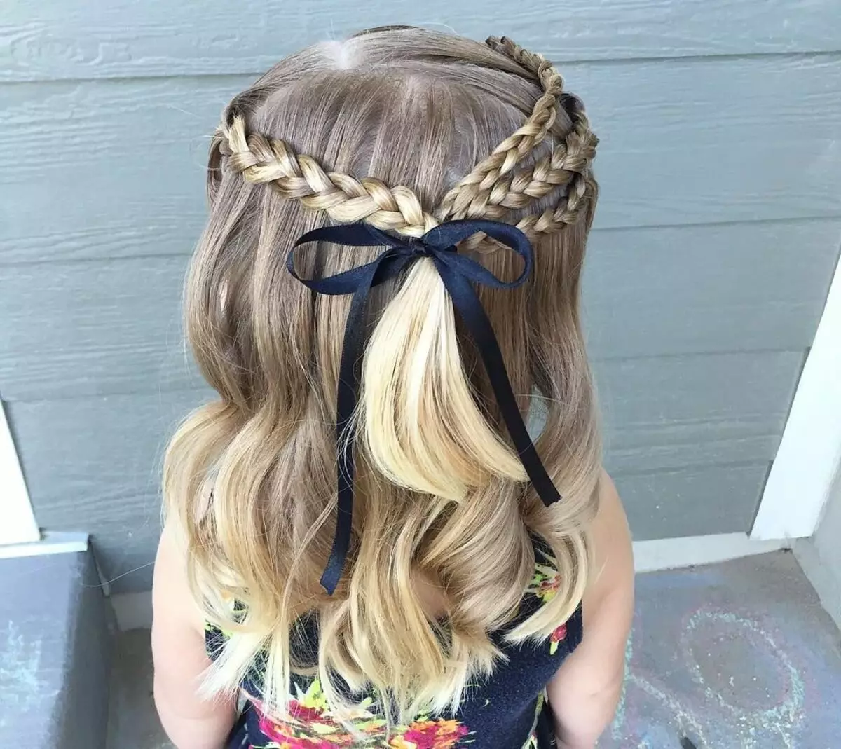 蝴蝶結為女孩的髮型（35張）：我們為孩子們的髮型，為長長而短髮的兒童用兩隻蝴蝶結 16843_2