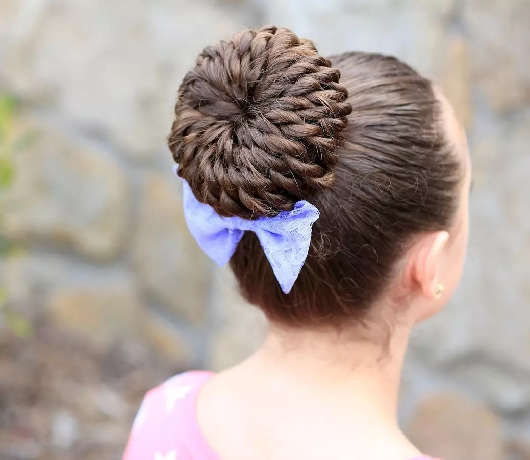 Зачіски з бантами для дівчаток (35 фото): робимо дитячі зачіски з двома бантиками дітям з довгими і короткими волоссям 16843_3