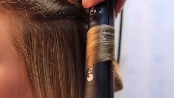 BOB šukuosena ant vidutinio plaukų (110 nuotraukų): pailgos suplėšytos šukuosenos, daugiasluoksnės parinktis moterims vidutinio ilgio 16860_90