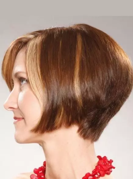 Graduated Bob Care (47 photos): Features Hairstyles. Who suits a short haircut? How to choose a bang? 16863_29