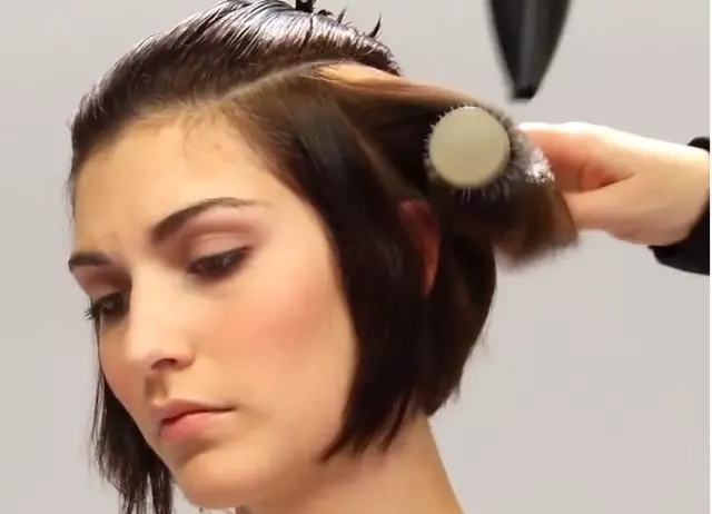 Градуйоване боб-каре (47 фото): особливості зачіски. Кому підходить коротка стрижка? Як правильно підібрати чубок? 16863_36