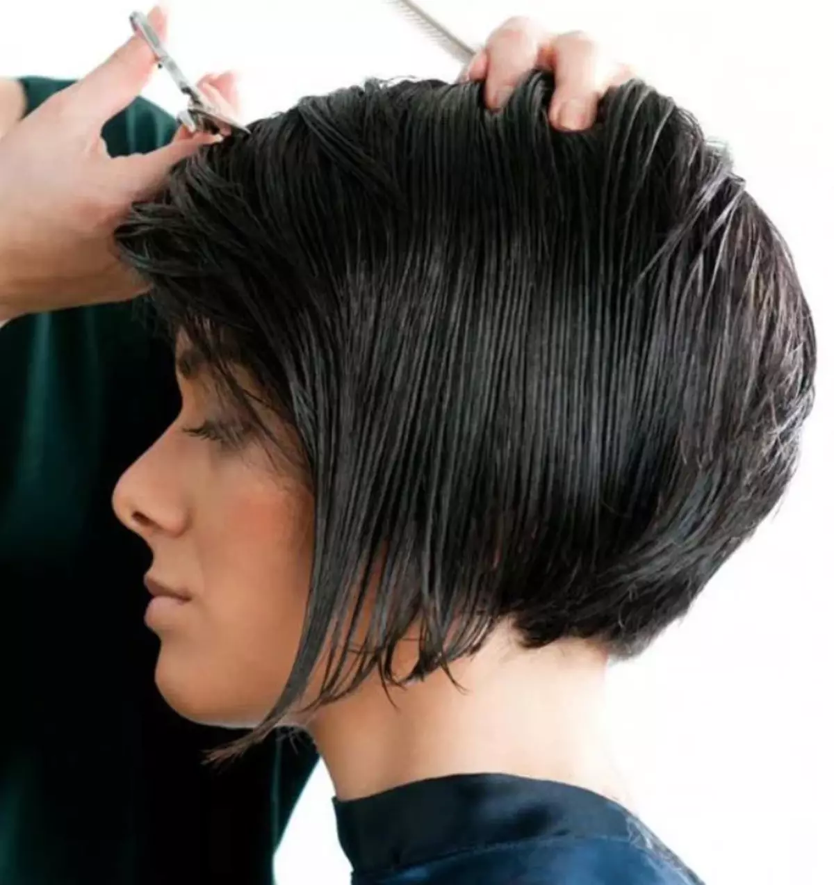 クラシックボブ（28写真）：散髪の敷設方法？短い髪の古典的なボブガールを作ることは可能ですか？カット方法？ 16866_2