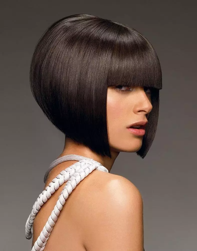 Classic Bob (28 photos): how to lay a haircut? Is it possible to make a classic bob girl with short hair? How to cut it? 16866_3