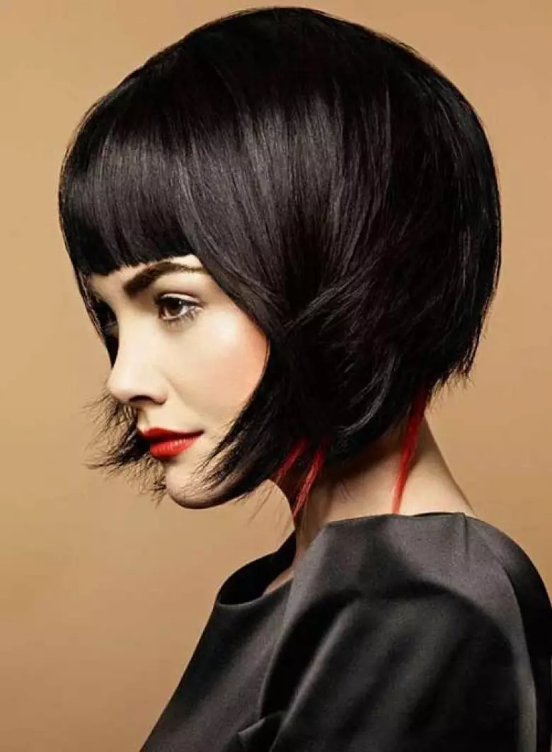 Haircut Bob s Bangs (82 fotografií): Žena účesy pre dlhé a krátke vlasy, klasické a asymetrické fazuľa pre tenké vlasy, módne trendy 16869_49