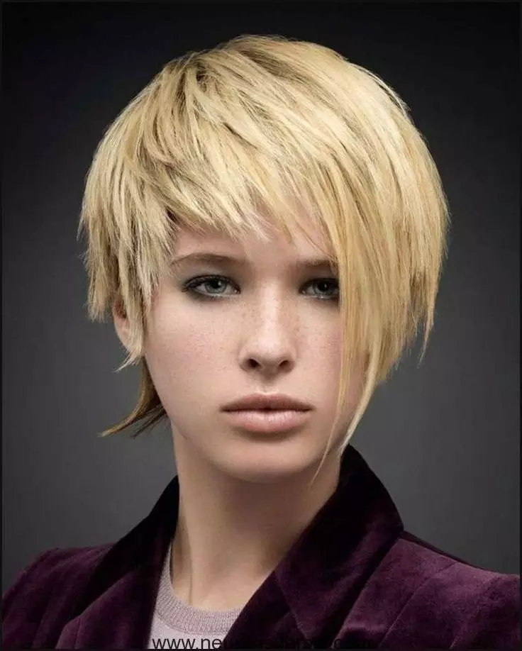 Haircut Cascade用短髮的劉海（68張照片）：帶劉海的級聯髮型的類型和方案。髮型是否為薄發的女孩級聯？ 16876_15