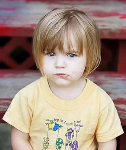 Hajvágás egy lány számára 4-6 éves (30 fotók): Válasszon egy fodrászot a vékony rövid hajú gyermekek számára, a gyermekek számára 3 év, 4 év és 5 év 16891_25