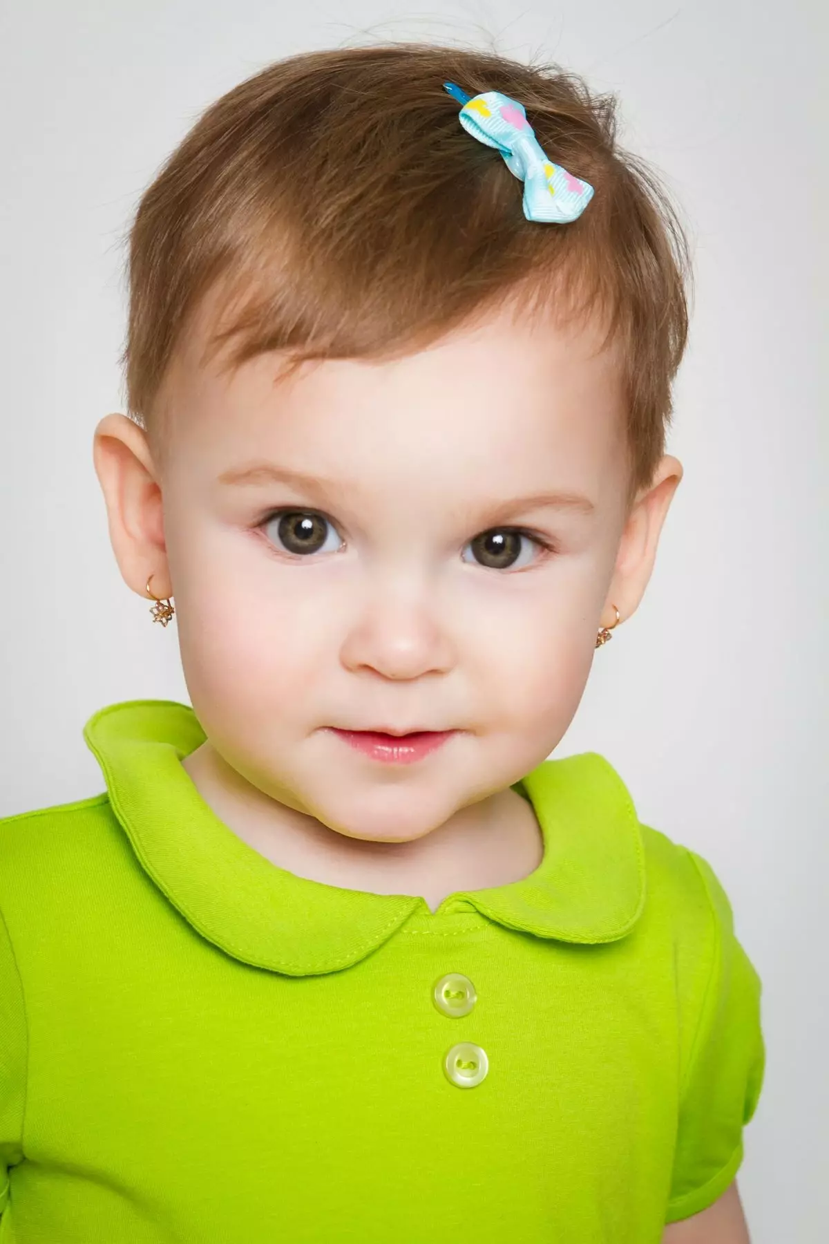 Haircut til en pige 4-6 år gammel (30 billeder): Vælg et hårklipp til børn med tyndt kort hår, børns muligheder for piger 3 år, 4 år og 5 år 16891_5