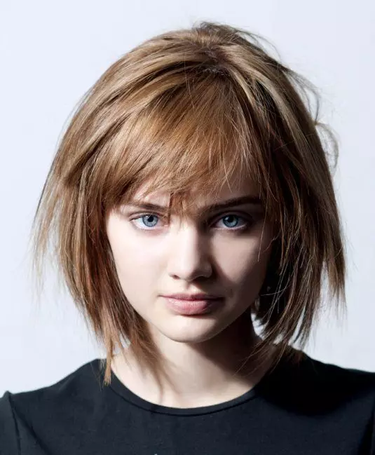 Tagli di capelli per ragazze adolescenti (46 foto): Scegli un taglio di capelli alla moda e bellissimo per bambini 13-14 anni e 15-16 anni su capelli medi e lunghi 16894_15