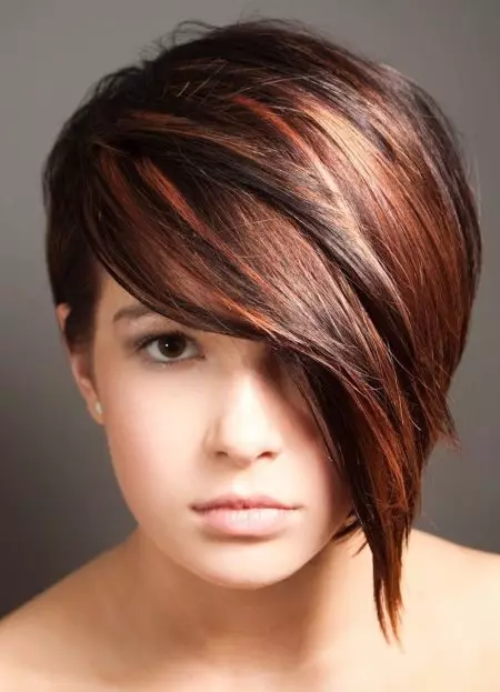 Kort haircuts vir tienermeisies (32 foto's): kies haircuts vir tieners 13-17 jaar oud met kort hare 16896_32