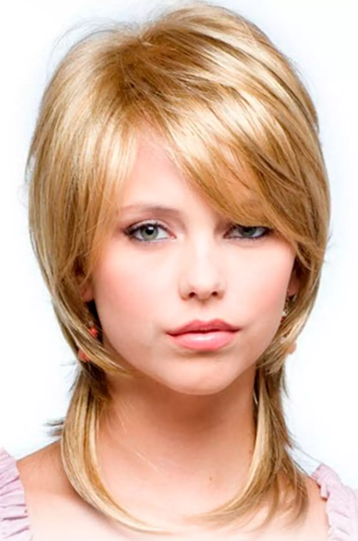 Kort haircuts vir tienermeisies (32 foto's): kies haircuts vir tieners 13-17 jaar oud met kort hare 16896_9