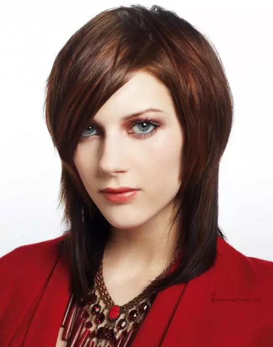 Подвійне каре (29 фото): особливості зачіски з чубчиком, варіанти стрижки для дівчат з довгими і середніми волоссям. Укладання зачіски з філіровкою 16902_21
