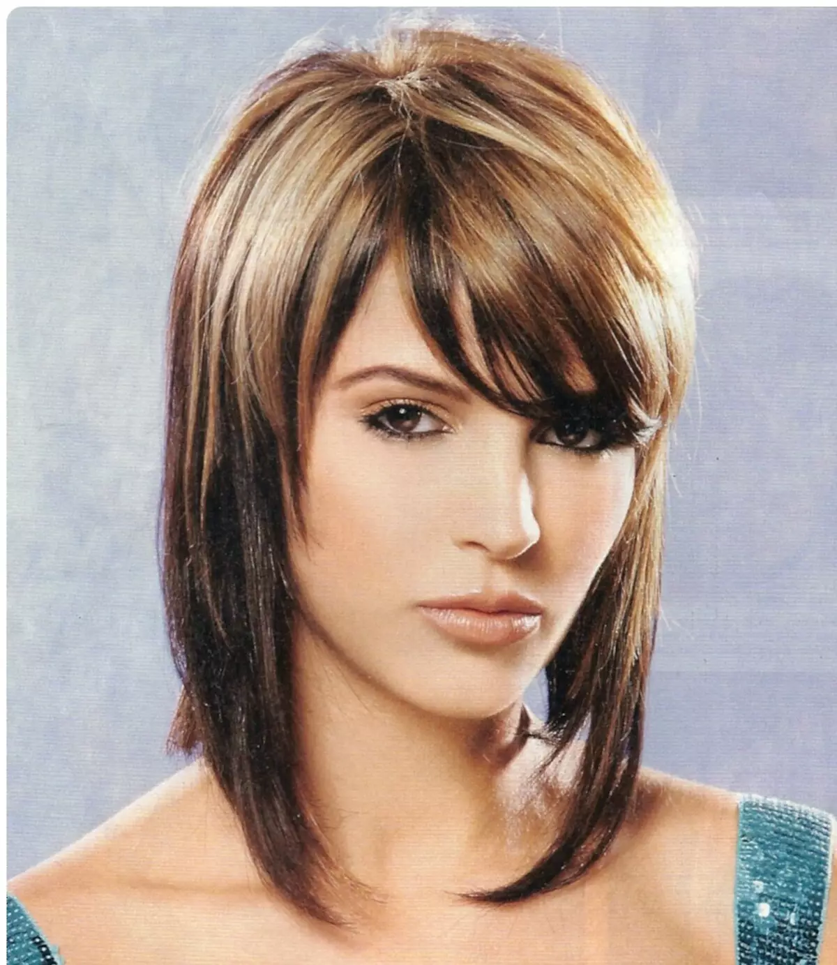 Подвійне каре (29 фото): особливості зачіски з чубчиком, варіанти стрижки для дівчат з довгими і середніми волоссям. Укладання зачіски з філіровкою 16902_22