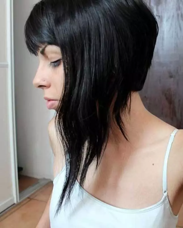 Duebel Kara (29 Fotoen): Feature Frisuren mat Bangs, Hoercutoptiounen fir Meedercher mat laang a mëttel Hoer. Styling Frisuren mat Millen 16902_27