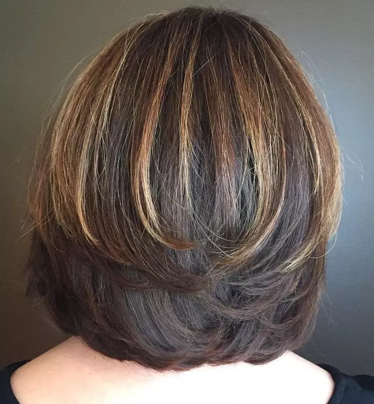 Подвійне каре (29 фото): особливості зачіски з чубчиком, варіанти стрижки для дівчат з довгими і середніми волоссям. Укладання зачіски з філіровкою 16902_7