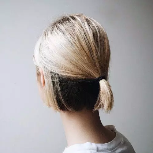 Kare ללא פנגס (118 תמונות): מגמות אופנה של תספורות, סוגי תסרוקות עבור שיער בינוני, קצר ארוך. מי הולך קארה יפה? 16903_75