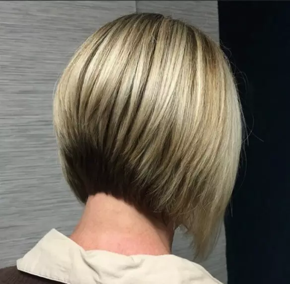 Стрижка каре з чубчиком на середні волосся (42 фото): варіанти жіночих зачісок, особливості подвійного і подовженого каре 16904_11