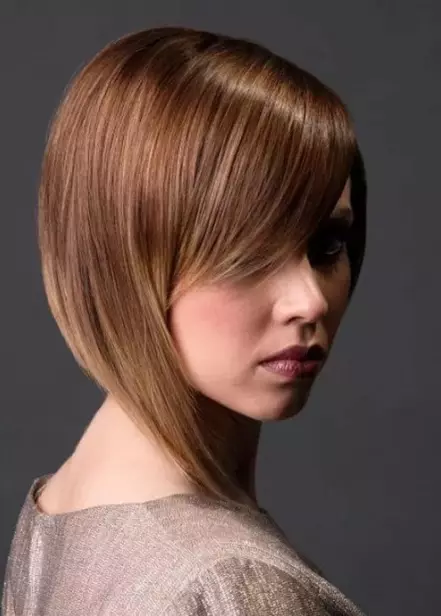 Haircut si Kare nga adunay bangs sa medium nga buhok (42 Mga Litrato): Mga Variants sa mga Pairtle sa Kababayen-an, Mga Tampok sa Double ug Elongated Kara 16904_12