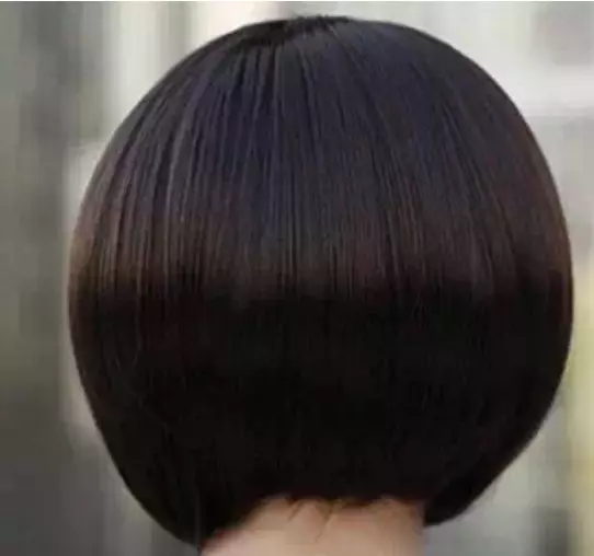 Extended Kare tanpa Bangs (90 gambar): Ciri-ciri potongan rambut ke bahu untuk pemanjangan, yang akan lama Kara? 16908_23