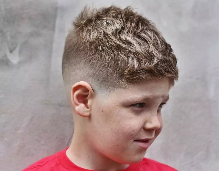 Tennis Hairurcut for a Boy (linepe tse 36): Litšobotsi tsa moriri o motona le malebela a eona 16938_9