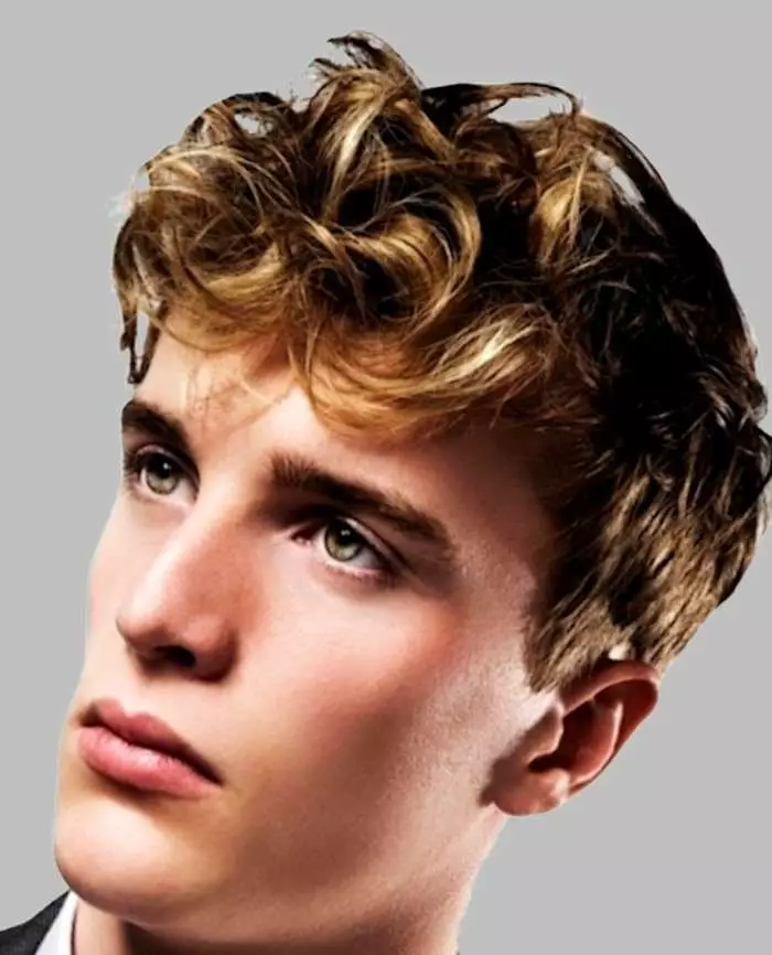 Korta hårklippningar för tonårspojkar (40 bilder): fashionabla frisyrer för kort hår, snygga hårklippningar för killar 16940_34