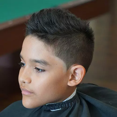 Korta hårklippningar för tonårspojkar (40 bilder): fashionabla frisyrer för kort hår, snygga hårklippningar för killar 16940_5