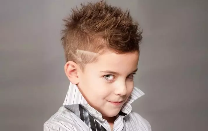Mygsniai berniukui su modeliu (40 nuotraukų): vaikų šukuosena su modeliais, madingais brėžiniais ant šventyklų 16944_2