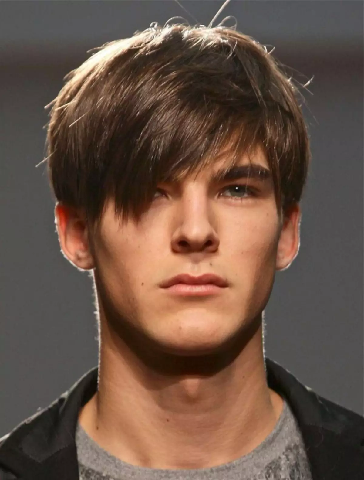 Haircuts a tizenéves fiúkhoz (92 fotók): divatos ifjúsági frizurák a fiatal férfiak számára, vicces lehetőségek, legjobb modell stílusos hajvágások 16945_32