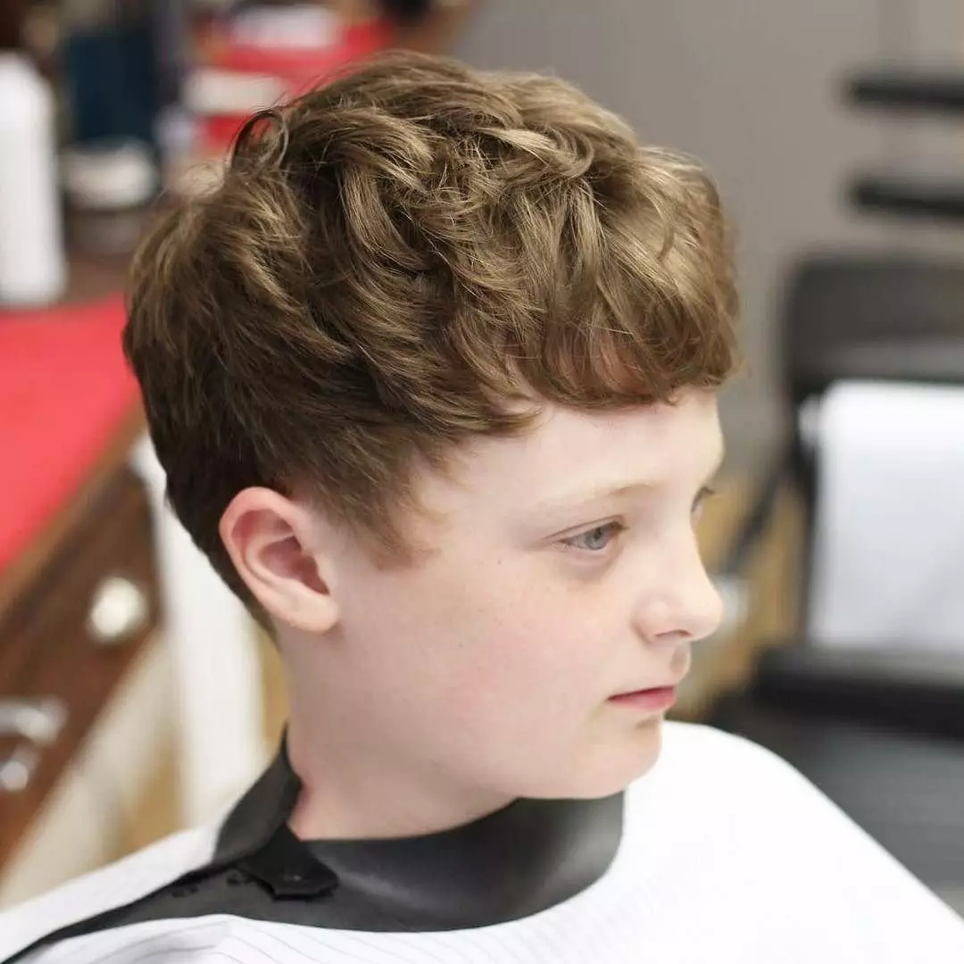 Haircuts a tizenéves fiúkhoz (92 fotók): divatos ifjúsági frizurák a fiatal férfiak számára, vicces lehetőségek, legjobb modell stílusos hajvágások 16945_63