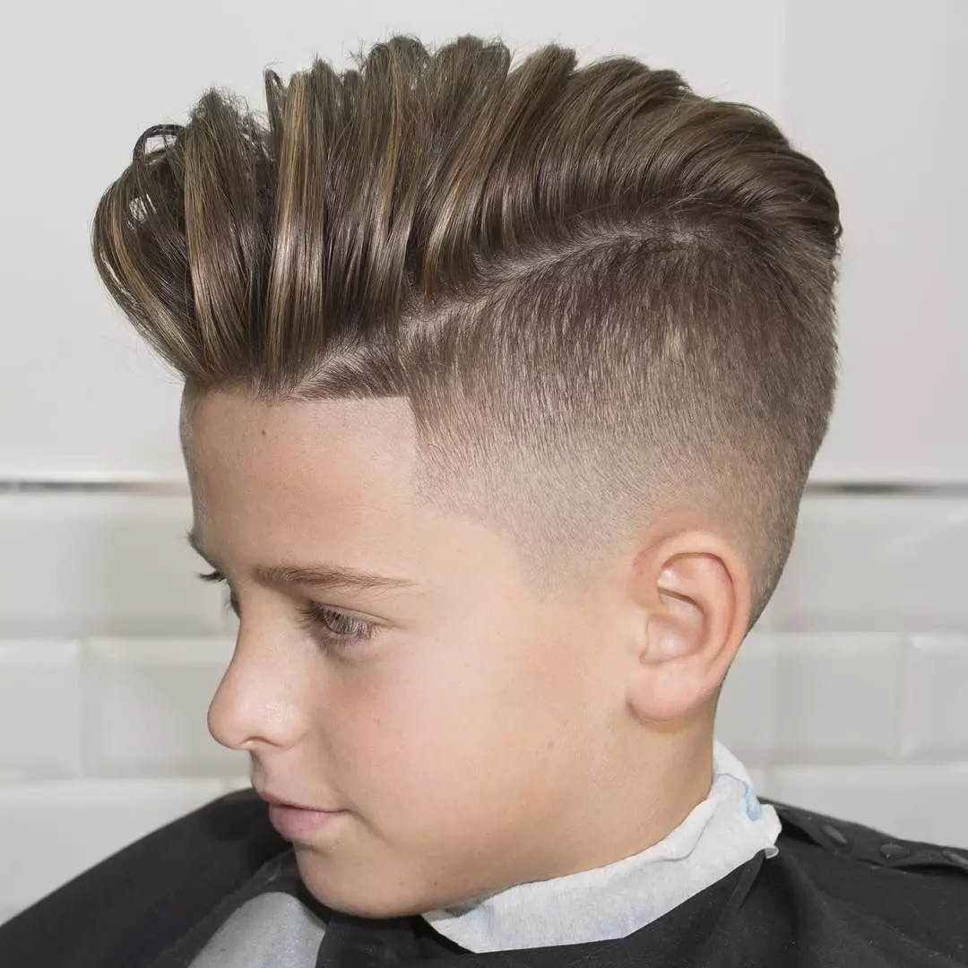 Haircuts a tizenéves fiúkhoz (92 fotók): divatos ifjúsági frizurák a fiatal férfiak számára, vicces lehetőségek, legjobb modell stílusos hajvágások 16945_65